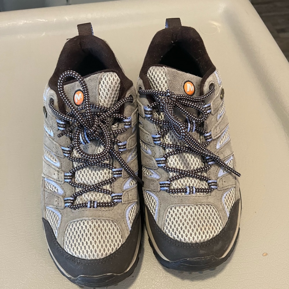 Merrell women’s Moab 2 waterproof hiking shoe size 9.5, dusty olive